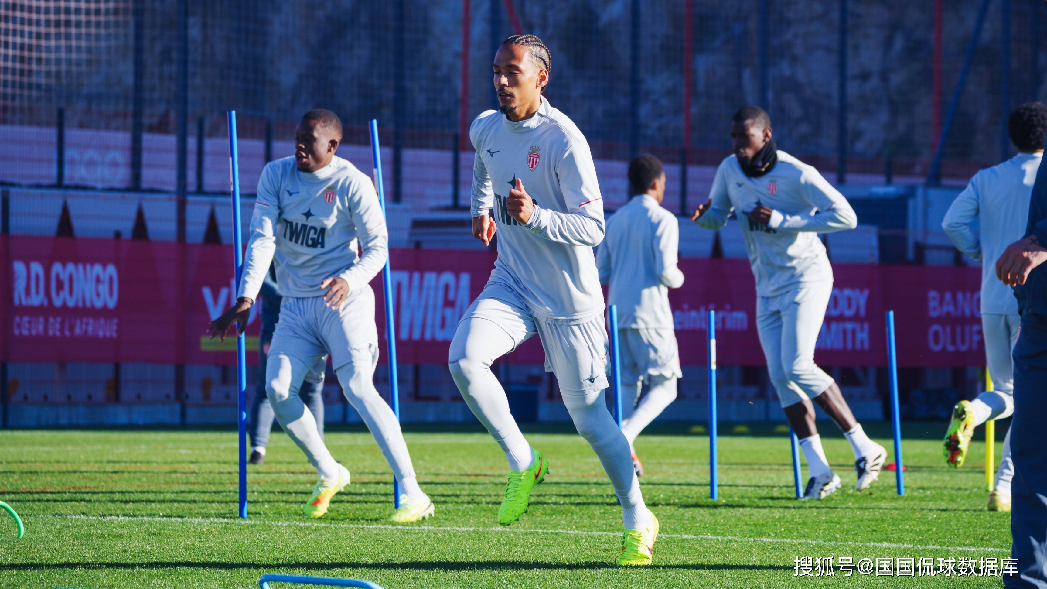 关于赛后摩纳哥强势反弹本菲卡冲刺阶段队长鼓劲，这一次真的拉齐奥止住颓势的信息