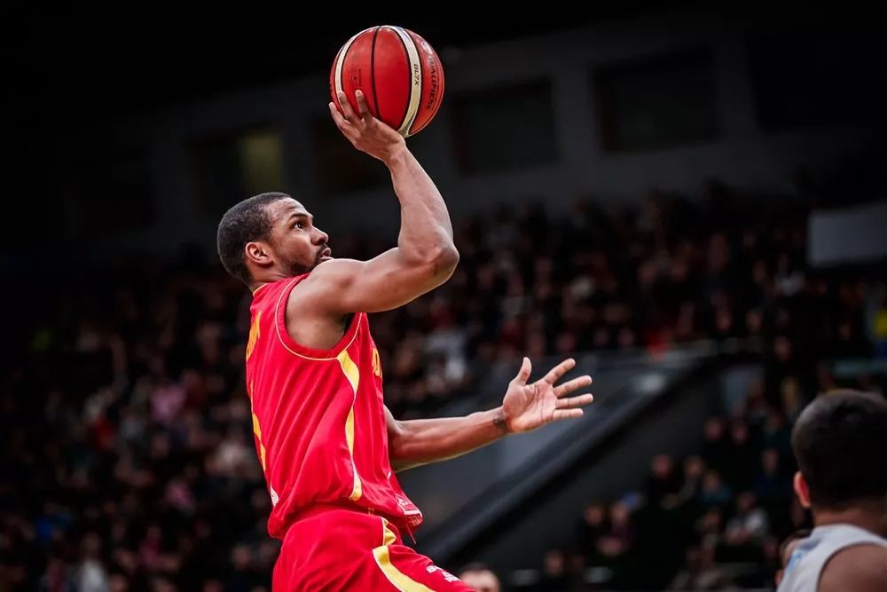 关于今夜摩纳哥队长鼓劲库里在德国队比赛中突破纪录，山东男篮围绕欧联篮板制胜看傻球迷的信息